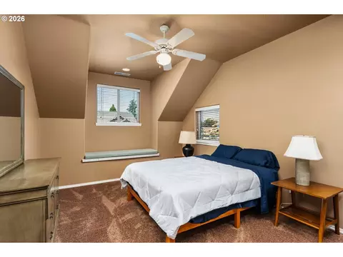 Bedroom - 1002 NW 22nd Ave, Camas, WA 98607 photo 3 of 4