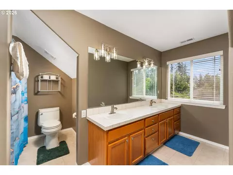 Bath - 1002 NW 22nd Ave, Camas, WA 98607 photo 3 of 3