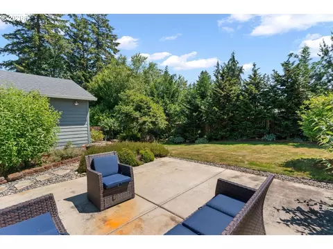 Exterior - 1002 NW 22nd Ave, Camas, WA 98607 photo 4 of 8