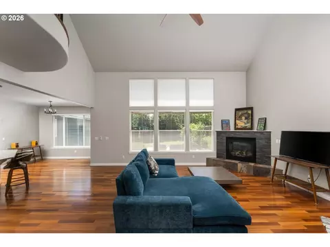 Living - 1002 NW 22nd Ave, Camas, WA 98607 photo 3 of 4