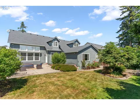 Exterior - 1002 NW 22nd Ave, Camas, WA 98607 photo 5 of 8