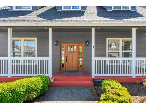 Exterior - 1002 NW 22nd Ave, Camas, WA 98607 photo 2 of 8