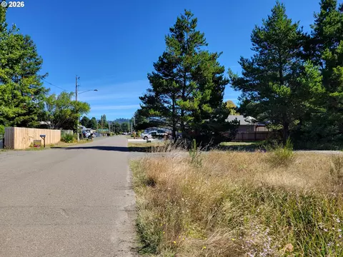 805 Jacobson Way, Lakeside, OR 97449 photo 3