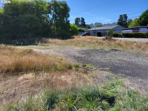 805 Jacobson Way, Lakeside, OR 97449 photo 2