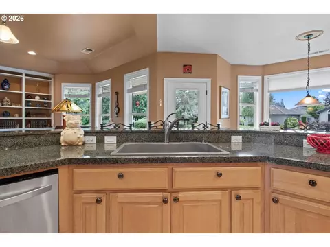 Kitchen - 644 Casper Loop N, Keizer, OR 97303 photo 5 of 6