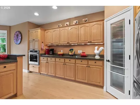 Kitchen - 644 Casper Loop N, Keizer, OR 97303 photo 6 of 6