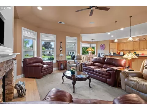 Living - 644 Casper Loop N, Keizer, OR 97303 photo 2 of 4