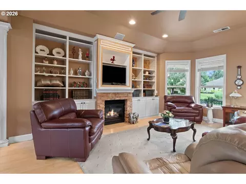 Living - 644 Casper Loop N, Keizer, OR 97303 photo 1 of 4
