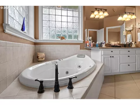 Bath - 644 Casper Loop N, Keizer, OR 97303 photo 3 of 3