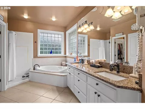 Bath - 644 Casper Loop N, Keizer, OR 97303 photo 2 of 3