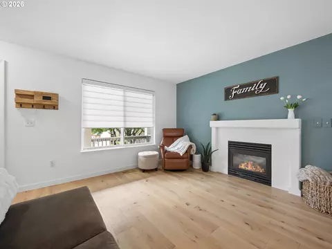 Living - 5303 SE 13th Ct, Gresham, OR 97080 photo 2 of 3