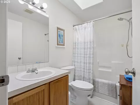 Bath - 5303 SE 13th Ct, Gresham, OR 97080 photo 2 of 2
