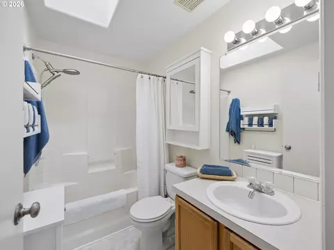 Bath - 5303 SE 13th Ct, Gresham, OR 97080 photo 1 of 2