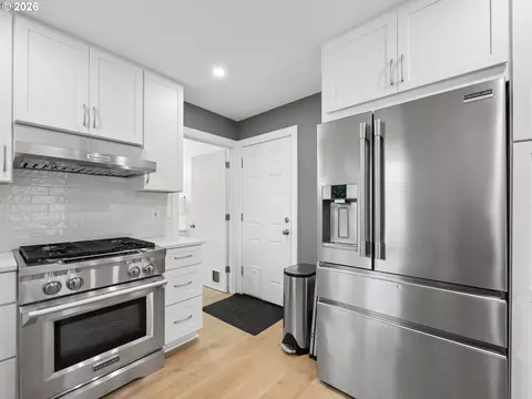 Kitchen - 5303 SE 13th Ct, Gresham, OR 97080 photo 2 of 3