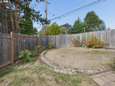 Exterior - 5303 SE 13th Ct, Gresham, OR 97080 photo 8 of 10