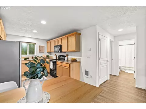 Other - 3031 Hummingbird Ln, Eugene, OR 97405 photo 3 of 5