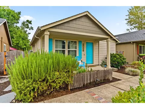 Exterior - 3031 Hummingbird Ln, Eugene, OR 97405 photo 2 of 9