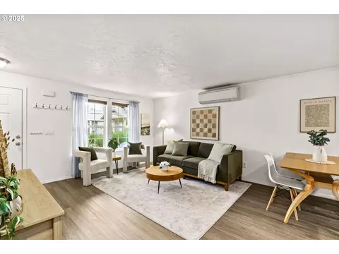 Living - 3031 Hummingbird Ln, Eugene, OR 97405 photo 4 of 5