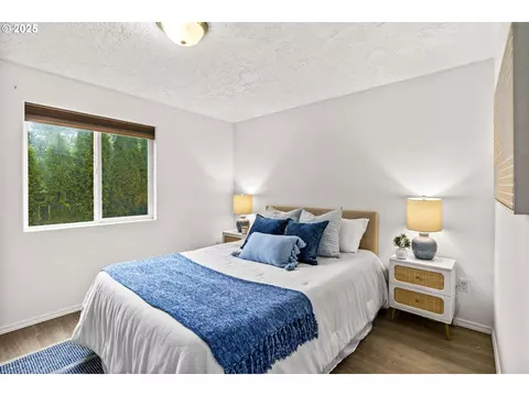 Bedroom - 3031 Hummingbird Ln, Eugene, OR 97405 photo 2 of 5