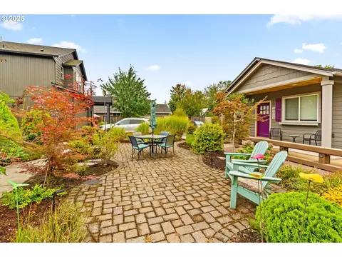 Exterior - 3031 Hummingbird Ln, Eugene, OR 97405 photo 9 of 9