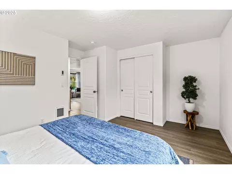 Bedroom - 3031 Hummingbird Ln, Eugene, OR 97405 photo 5 of 5