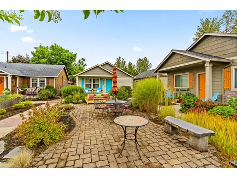 Exterior - 3031 Hummingbird Ln, Eugene, OR 97405 photo 4 of 9