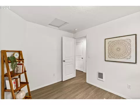 Bedroom - 3031 Hummingbird Ln, Eugene, OR 97405 photo 1 of 5