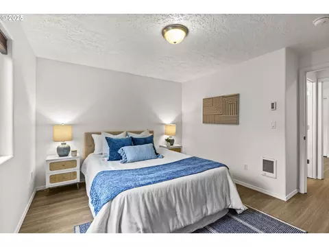 Bedroom - 3031 Hummingbird Ln, Eugene, OR 97405 photo 4 of 5