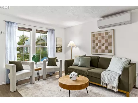 Living - 3031 Hummingbird Ln, Eugene, OR 97405 photo 5 of 5