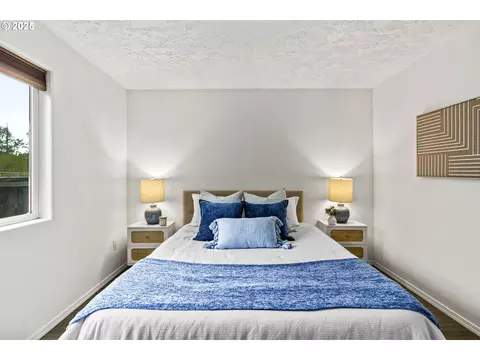 Bedroom - 3031 Hummingbird Ln, Eugene, OR 97405 photo 3 of 5