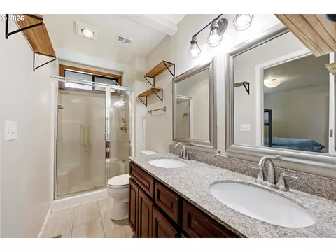 Bath - 2893 NE Juniper Ave, Gresham, OR 97030 photo 2 of 3