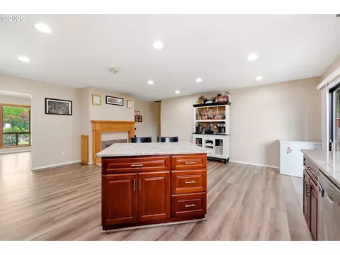 Kitchen - 2893 NE Juniper Ave, Gresham, OR 97030 photo 7 of 7