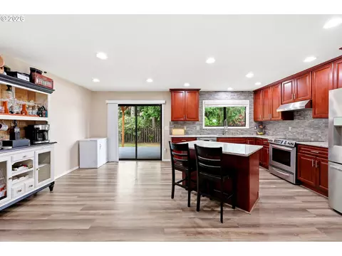 Kitchen - 2893 NE Juniper Ave, Gresham, OR 97030 photo 3 of 7