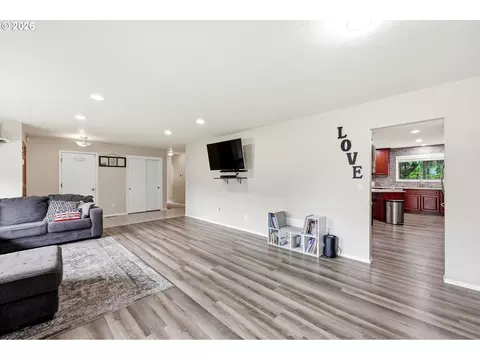 Living - 2893 NE Juniper Ave, Gresham, OR 97030 photo 2 of 3
