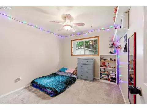 Bedroom - 2893 NE Juniper Ave, Gresham, OR 97030 photo 4 of 6