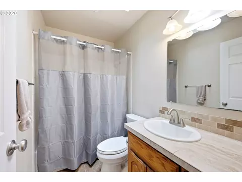 Bath - 2893 NE Juniper Ave, Gresham, OR 97030 photo 3 of 3