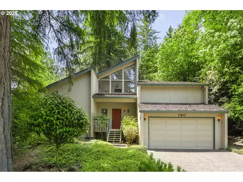 2 Icarus Loop, Lake Oswego, OR 97035