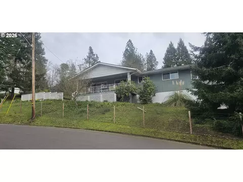 1123 SE Hawthorne Dr, Roseburg, OR 97470