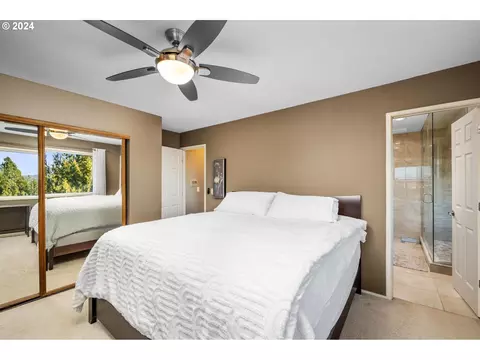 Bedroom - 1060 Upper Devon Ln, Lake Oswego, OR 97034 photo 3 of 6