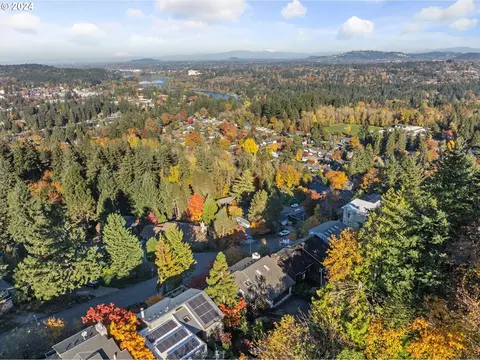 View/Area - 1060 Upper Devon Ln, Lake Oswego, OR 97034 photo 4 of 5