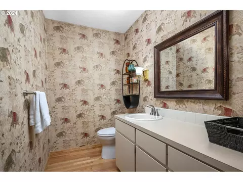Bath - 1060 Upper Devon Ln, Lake Oswego, OR 97034 photo 4 of 4