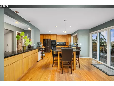 Kitchen - 1060 Upper Devon Ln, Lake Oswego, OR 97034 photo 1 of 5