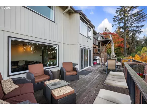 Exterior - 1060 Upper Devon Ln, Lake Oswego, OR 97034 photo 6 of 11