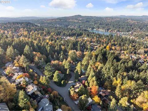 View/Area - 1060 Upper Devon Ln, Lake Oswego, OR 97034 photo 5 of 5