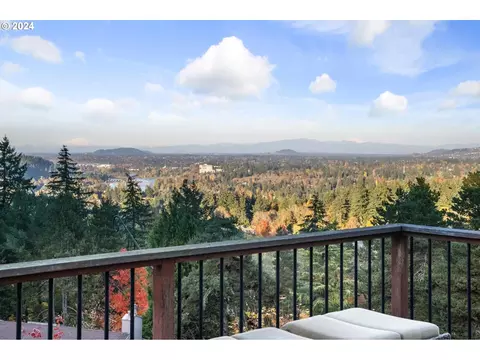 View/Area - 1060 Upper Devon Ln, Lake Oswego, OR 97034 photo 2 of 5