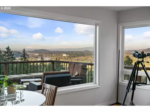 View/Area - 1060 Upper Devon Ln, Lake Oswego, OR 97034 photo 1 of 5