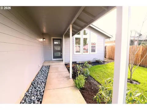 77 Shady Loop, Springfield, OR 97477
