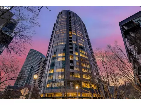 3601 S River Pkwy #702, Portland, OR 97239