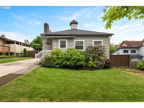 812 12th St, Oregon City, OR 97045