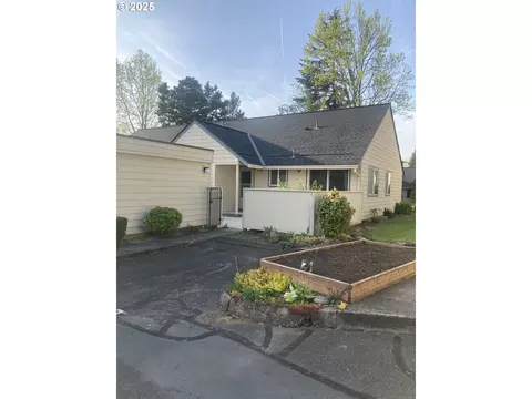 110 NE Village Squire Ave #12, Gresham, OR 97030